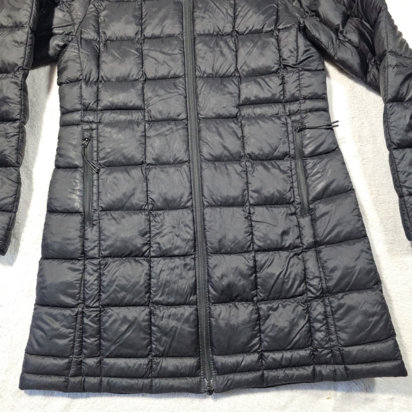 The North Face Women's Black Puffer Coat - Picture 11 of 16